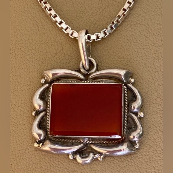 Beautiful sterling silver snd carnelian necklace on a 24” sterling box chain. - Picture 2 of 7